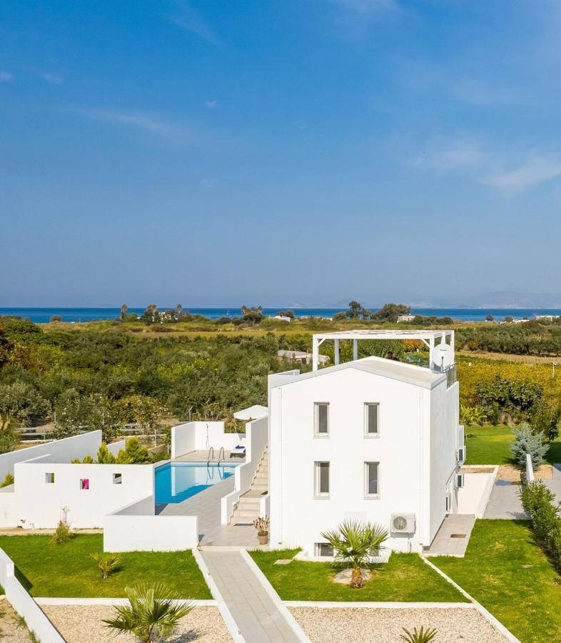 Asteria Pearl Villa 2 With Rooftop Jacuzzi Tigkaki  Exterior photo