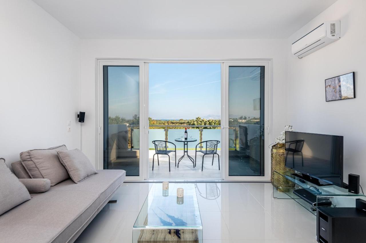 Asteria Pearl Villa 2 With Rooftop Jacuzzi Tigkaki  Exterior photo