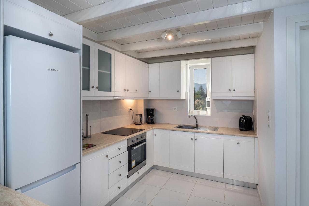 Asteria Pearl Villa 2 With Rooftop Jacuzzi Tigkaki  Exterior photo