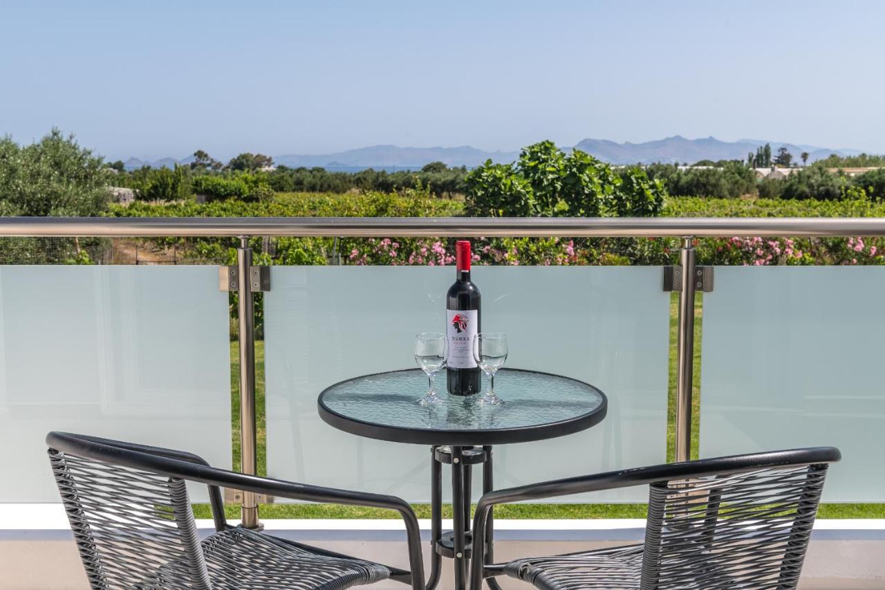 Asteria Pearl Villa 2 With Rooftop Jacuzzi Tigkaki  Exterior photo