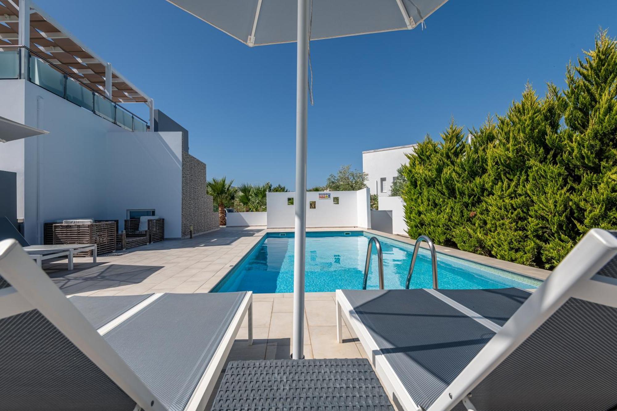Asteria Pearl Villa 2 With Rooftop Jacuzzi Tigkaki  Exterior photo