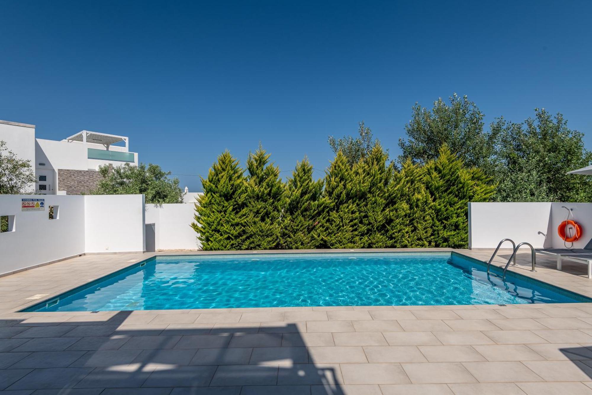 Asteria Pearl Villa 2 With Rooftop Jacuzzi Tigkaki  Exterior photo