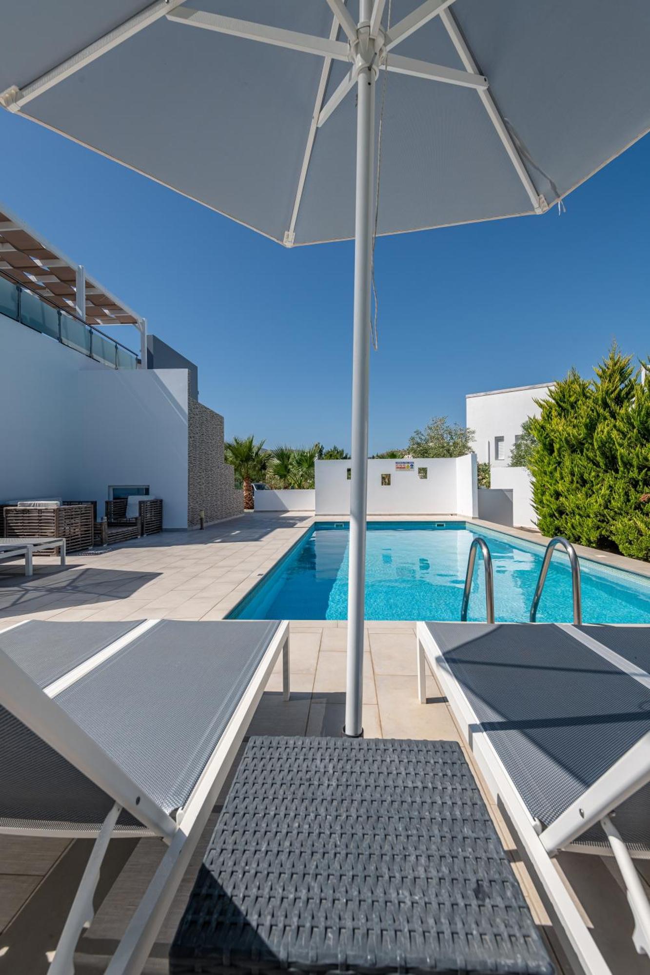 Asteria Pearl Villa 2 With Rooftop Jacuzzi Tigkaki  Exterior photo