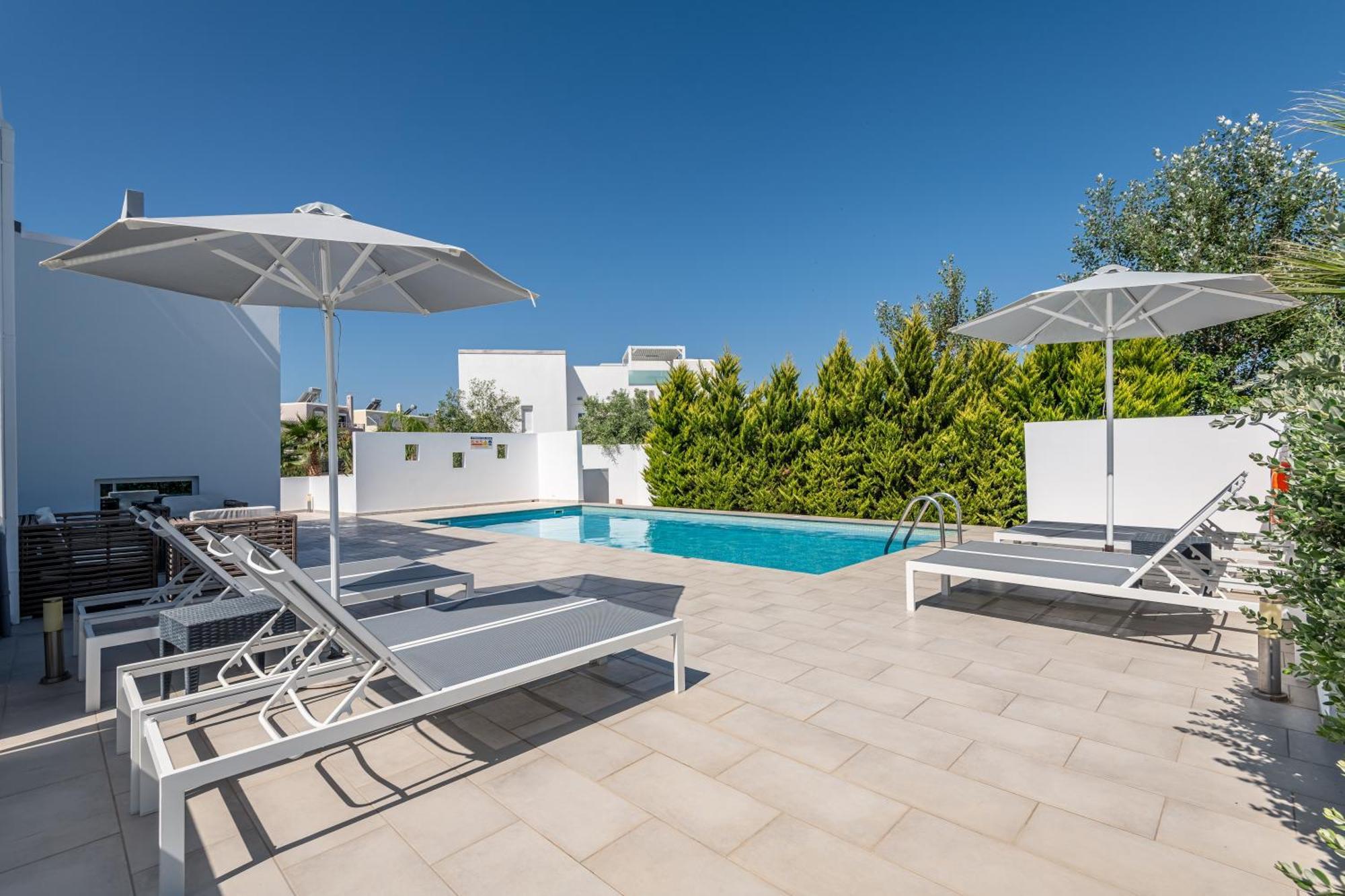Asteria Pearl Villa 2 With Rooftop Jacuzzi Tigkaki  Exterior photo
